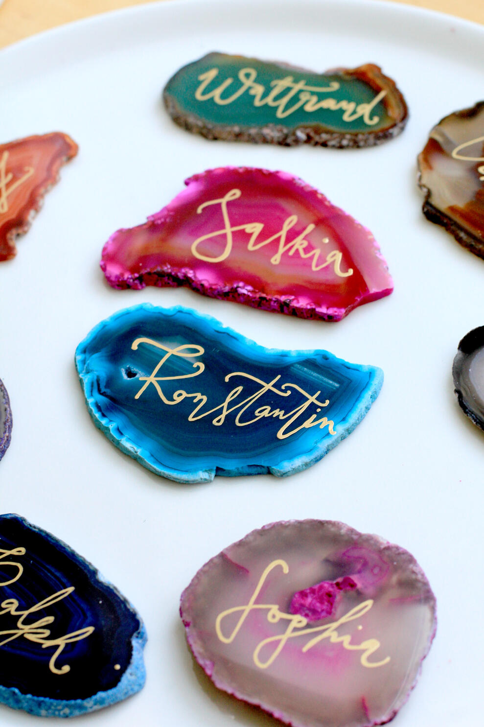 Kalligrafie auf Achatscheiben