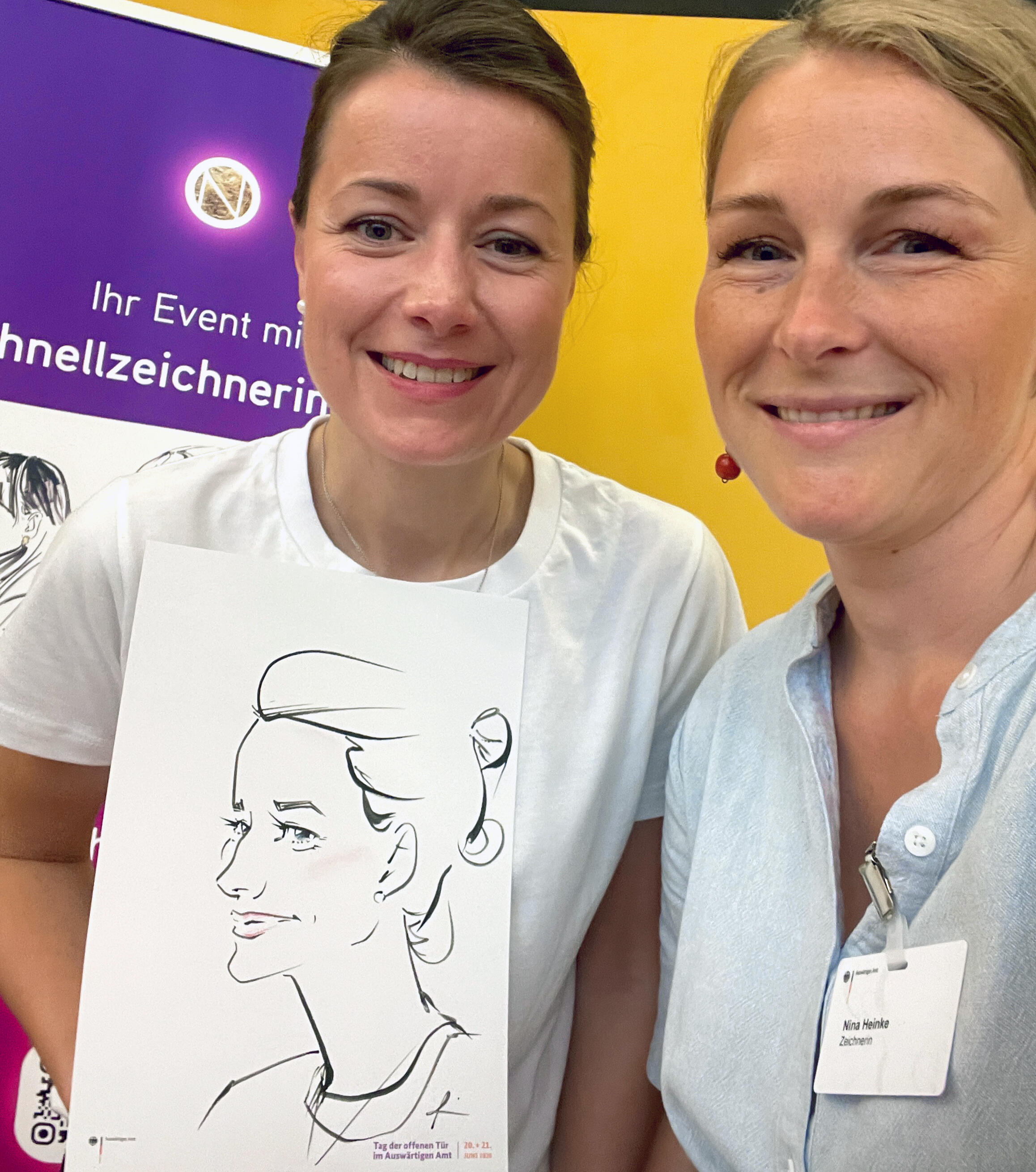 Nina Heinke beim Live Zeichnen eines Gastes